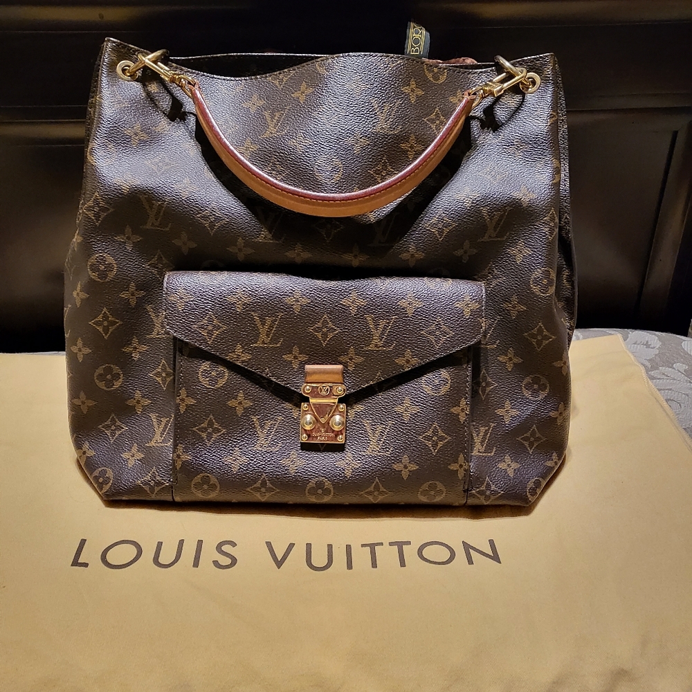 Louis Vuitton Metis Hobo
